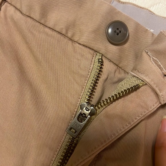 Everlane Straight leg khakis in 28 x 32. Excellent like new condition. - Picture 4 of 5